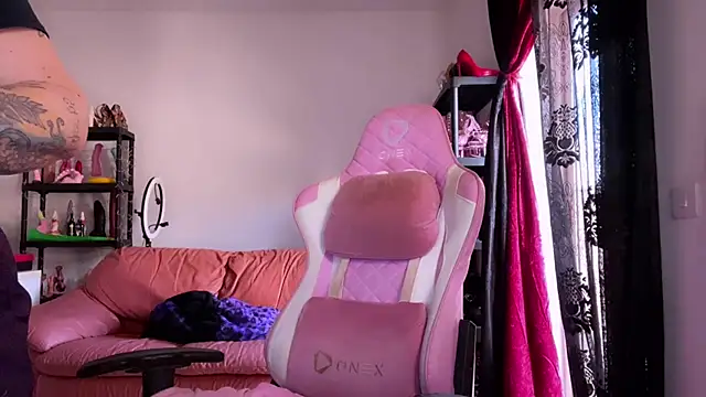 kisicaxx online show from November 10, 2:23 pm