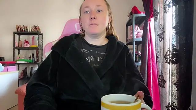 kisicaxx online show from March 31, 2:17 pm