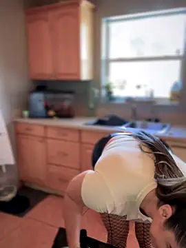 lovely beast online show from November 18, 5:36 pm