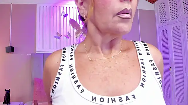 chantall1375 online show from May 27, 3:47 am