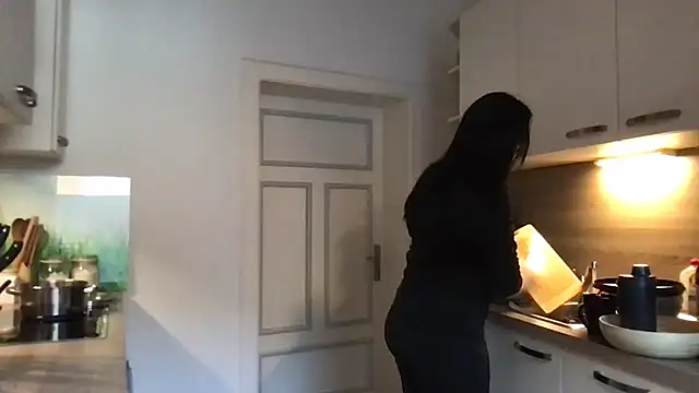 Viola Beck online show from December 18, 11:15 am