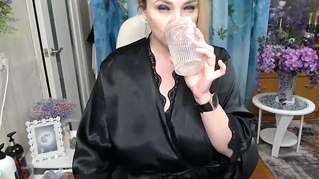 Mika Passion online show from November 13, 11:20 am