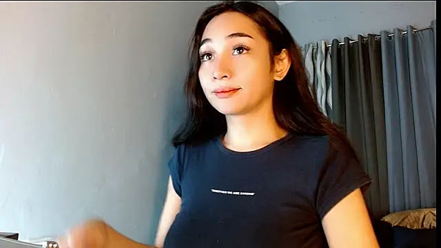 SweetLilly 18 online show from July 18, 3:10 am