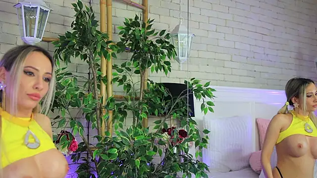 EmillyBronte online show from February 3, 2:53 am