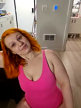 DamelynDaisy online show from April 10, 1:39 pm