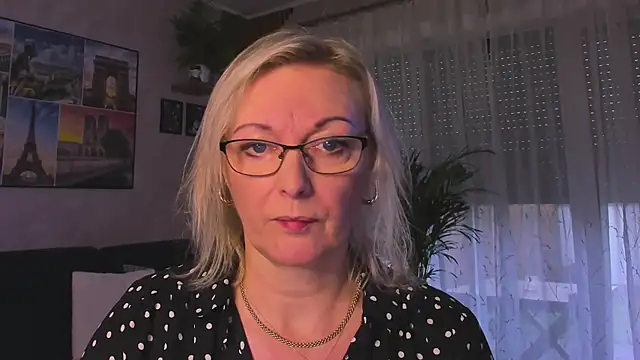 vanessa chat online show from December 14, 2:12 pm