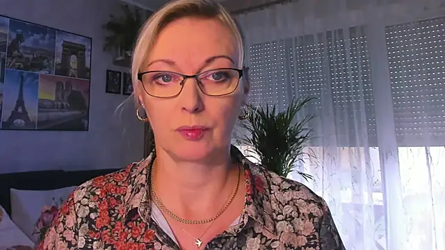 vanessa chat online show from October 6, 1:17 pm