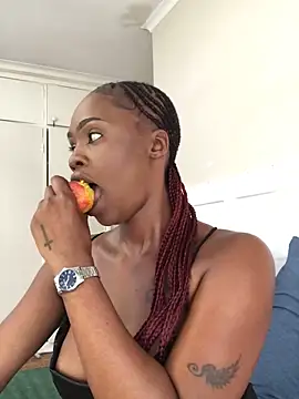 LuciousLips96 online show from November 21, 1:46 pm