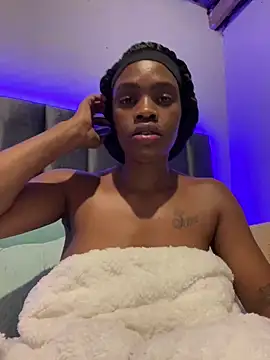 LuciousLips96 online show from December 20, 8:02 pm