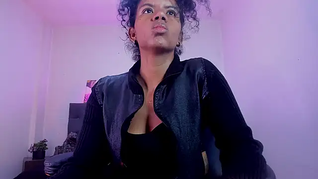 Ellie Alves online show from November 17, 3:35 pm