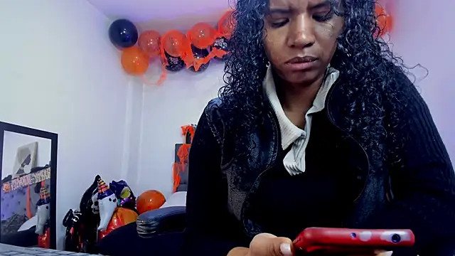 Ellie Alves online show from November 3, 2:32 pm