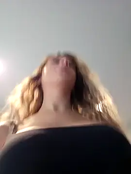 LilyOrion online show from September 23, 7:01 pm