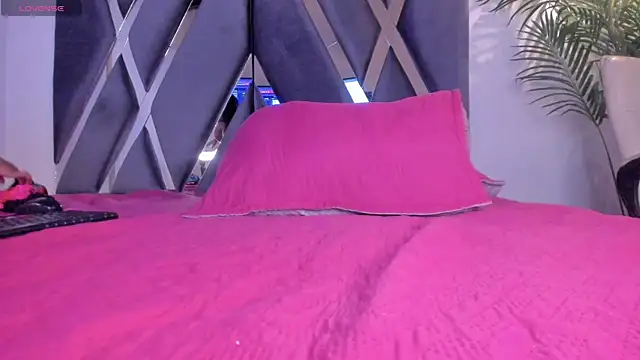 alessandra wells online show from October 7, 11:25 am