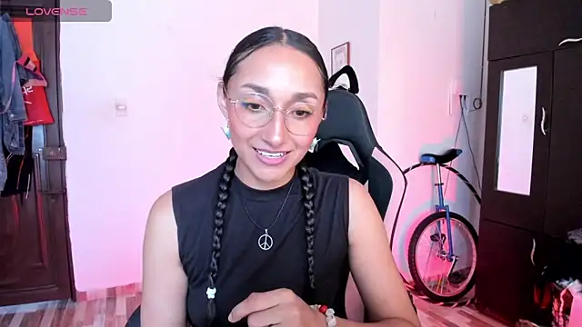 adrena 10 online show from March 29, 8:30 pm