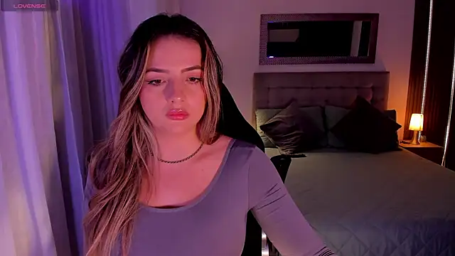 AmyWood online show from October 7, 5:17 pm