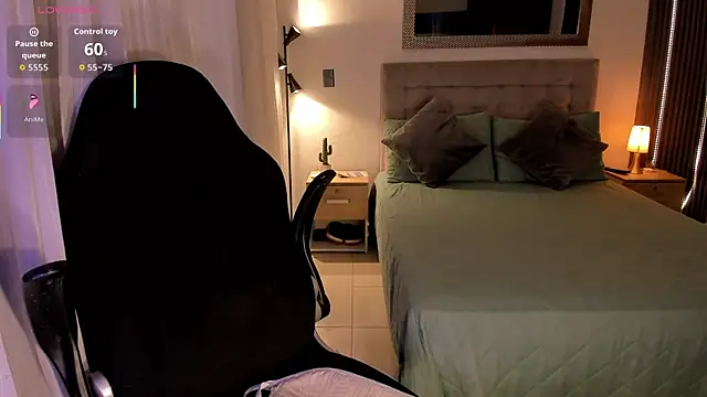 AmyWood online show from November 21, 8:00 pm