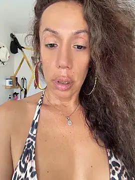 YOURSDEBORA online show from June 6, 7:42 pm