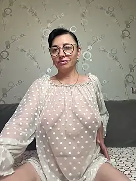 Amberhotqueen online show from June 5, 11:05 am