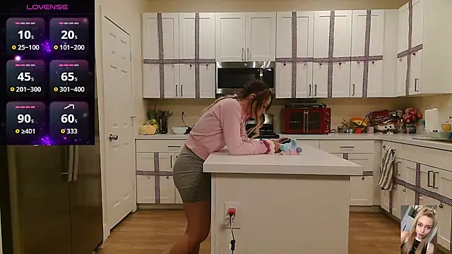 Blondiewithanass online show from December 5, 9:32 am