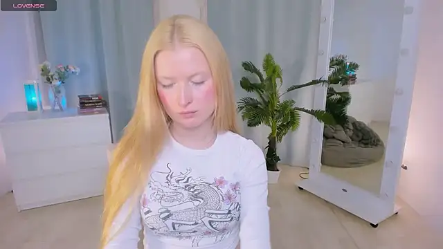 Laly Peach online show from May 30, 7:17 am