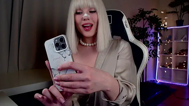 Queensy Sins online show from March 1, 5:01 pm