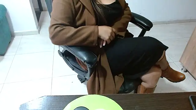 Ixchel Anaid online show from April 17, 3:03 pm