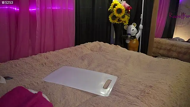 Rachellkors online show from April 13, 11:33 am