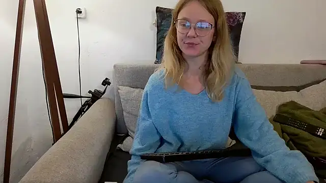 little-leni online show from September 26, 8:28 pm