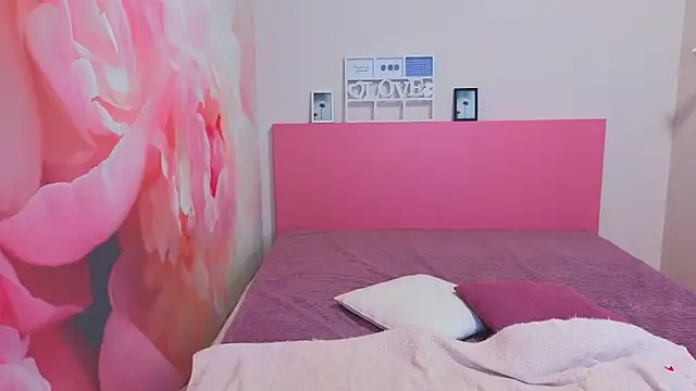 AliceAdams online show from April 20, 6:27 am