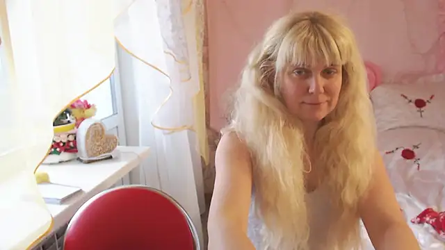 SunnySylvia online show from March 18, 6:29 am