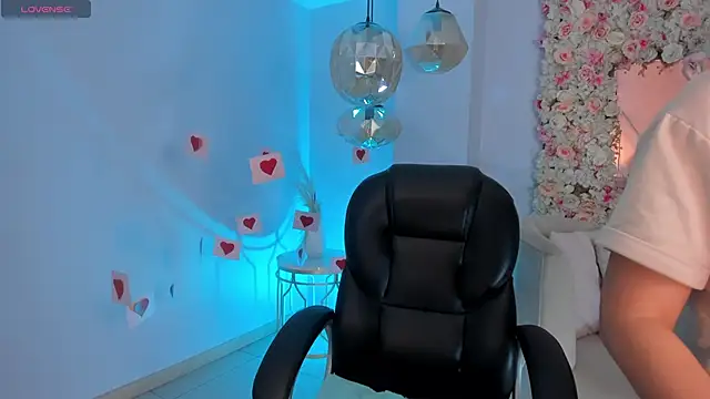 MorganHicks online show from February 14, 8:11 pm