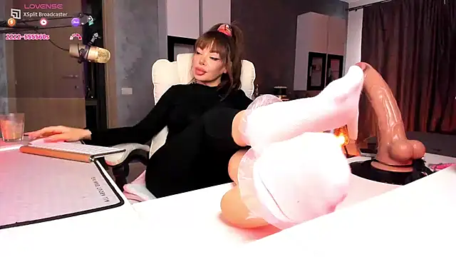 Miss kay1111 online show from April 5, 3:55 pm