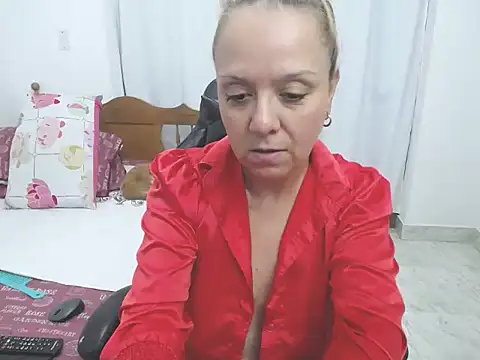 yeslluisa online show from January 9, 8:24 pm