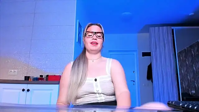 HotTiffani online show from October 18, 9:45 am