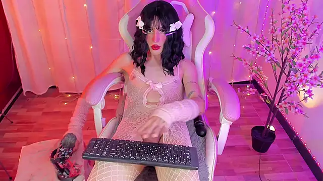 Pinkyrosse online show from July 5, 8:25 pm