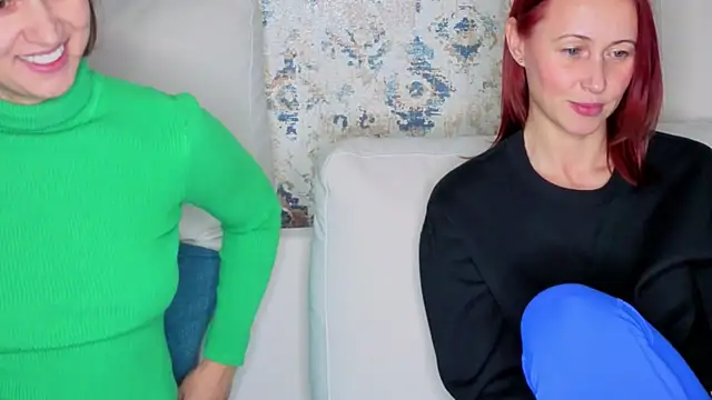 sweeetgirls2021 online show from December 2, 5:42 am