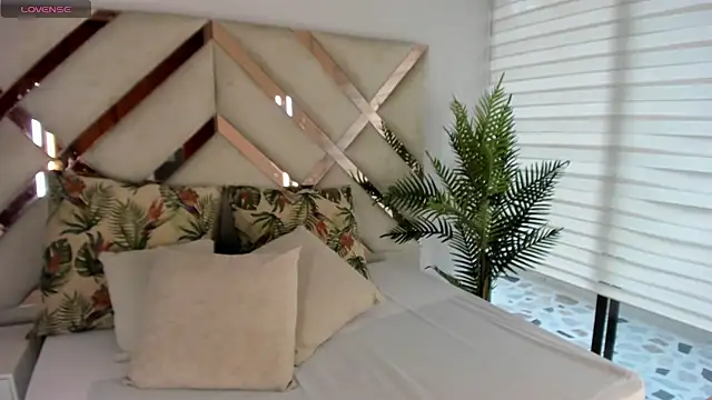 tati saldarriaga online show from October 16, 9:28 pm