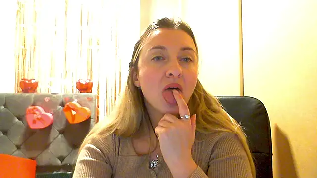 SusanCurt online show from February 18, 8:30 pm