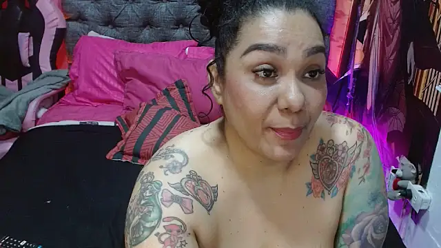 JEENEVIEVE online show from June 7, 6:48 pm