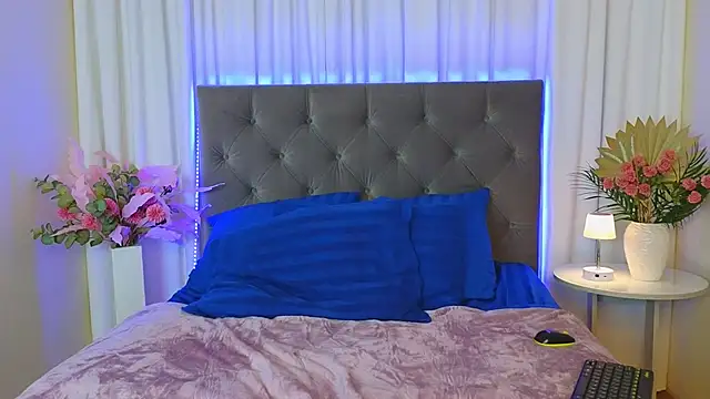 Ariana Petite online show from March 25, 12:38 am