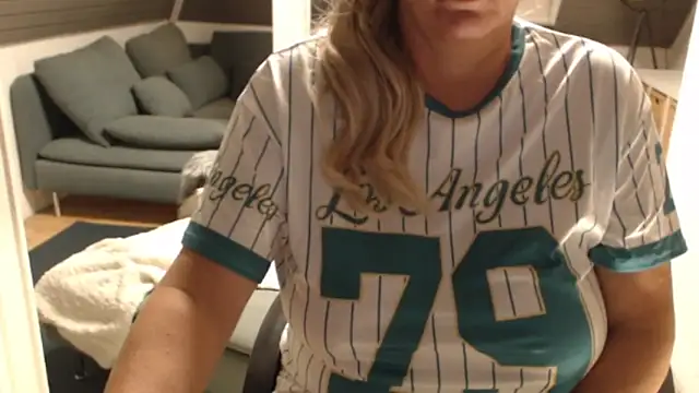 KimMitchelli online show from November 18, 5:52 am