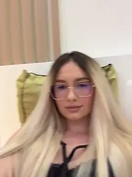 mollyxxx online show from December 5, 3:06 am