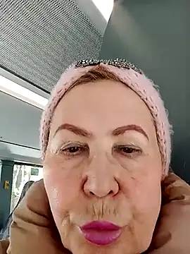 Hottie-Mom online show from March 30, 1:11 pm