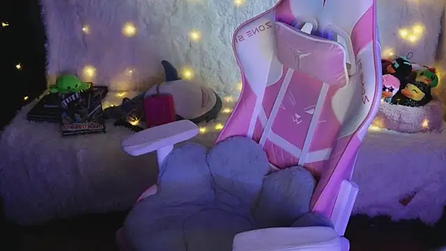 Ginger Stay online show from April 3, 8:12 am