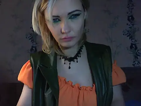 WildMissNiks online show from April 7, 7:43 am