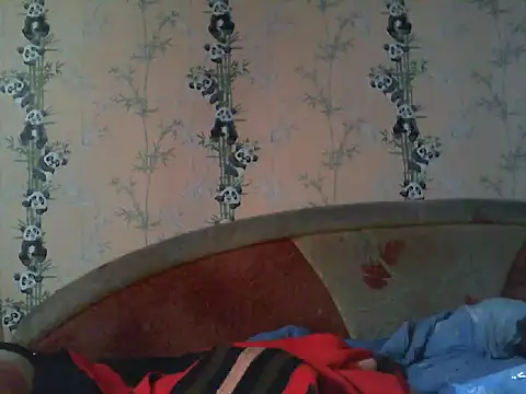 WildMissNiks online show from April 6, 7:42 am