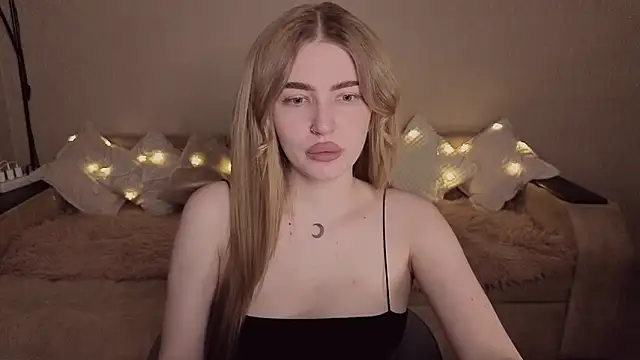 ViolettaLopez online show from April 29, 6:46 pm