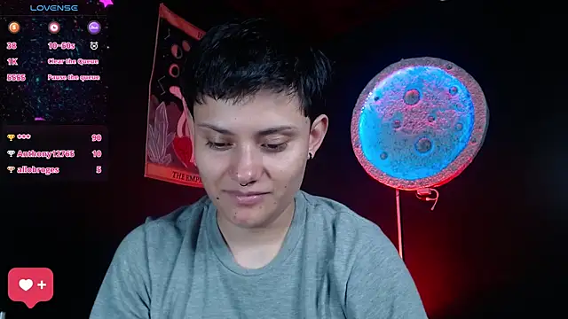girl intense444 online show from May 29, 7:23 pm