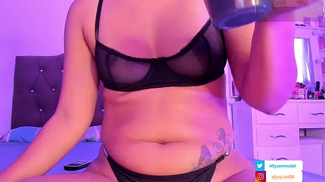 alysson 18 online show from May 29, 2:26 pm