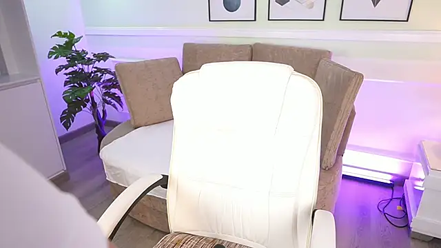 MaddyWattson online show from December 1, 12:09 pm